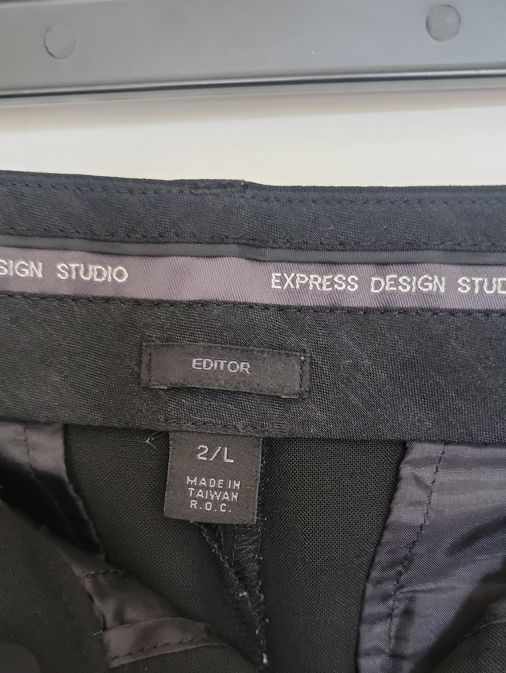 Express Dress Pants. Editor Fit. Size 2 Long. Black. Like New. - Picture 3 of 7